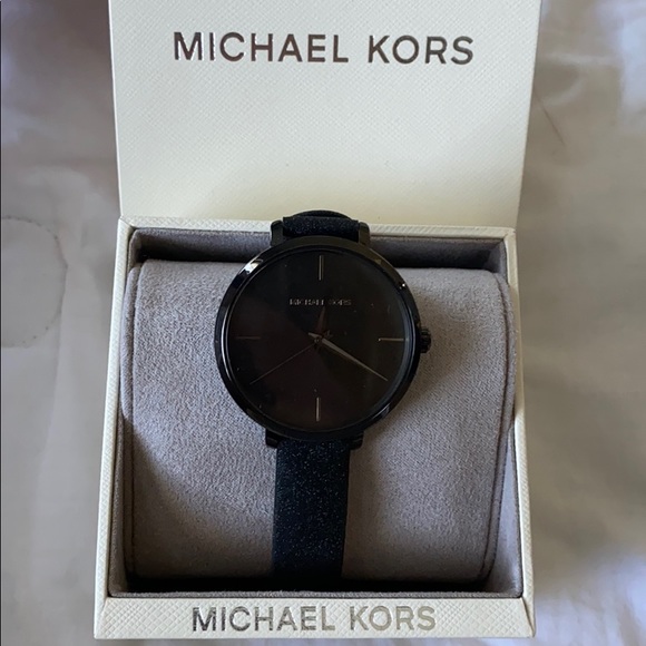 Watch - Picture 3 of 3